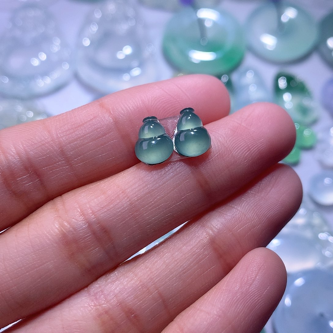 【闪购商品】翡翠颈饰未镶嵌一对