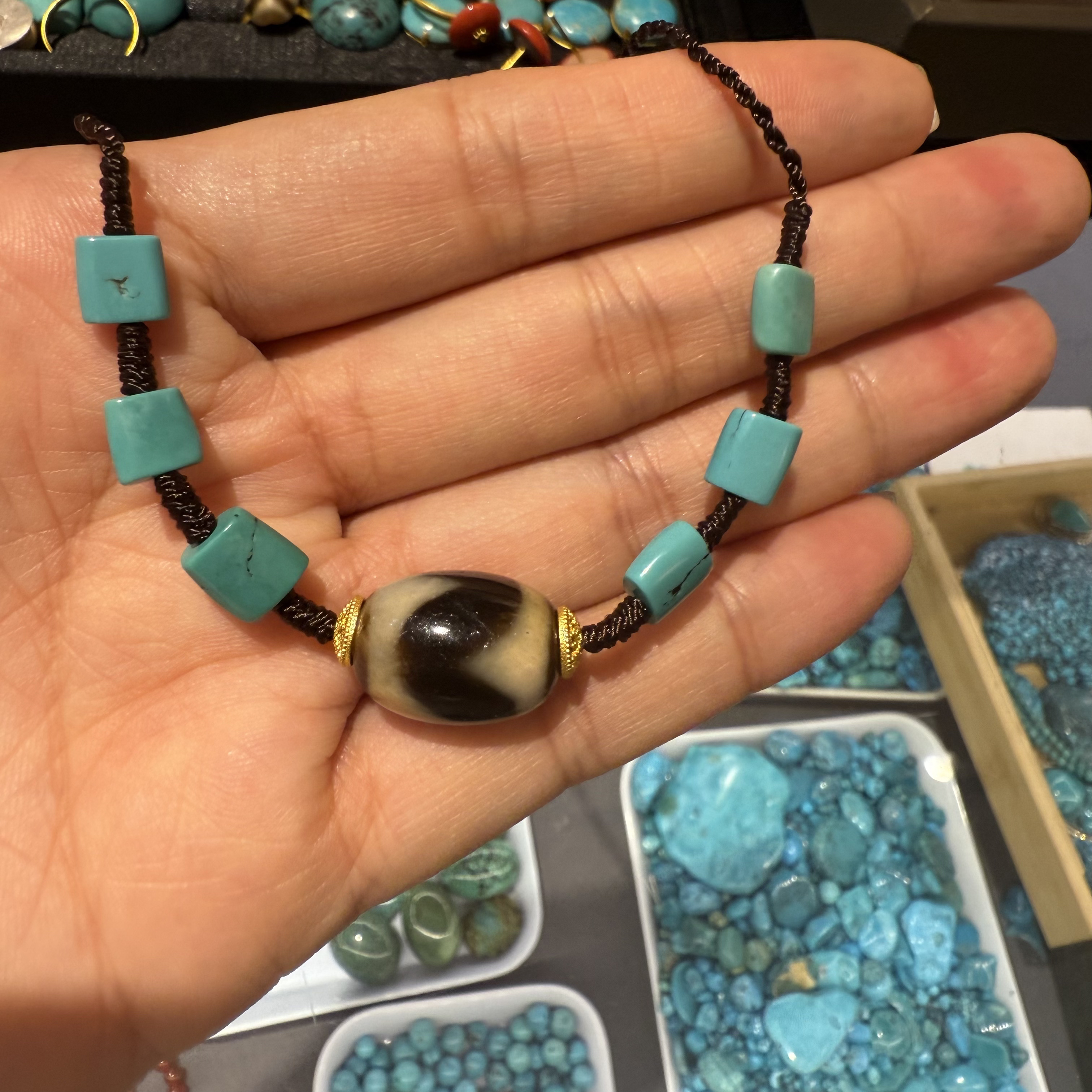 非金属珐琅项链 6颗配珠牙牙项链