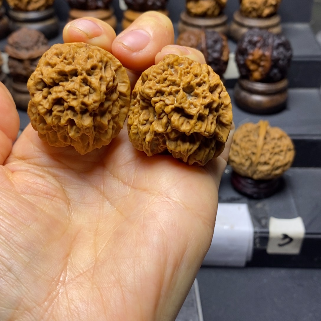 文玩核桃吊坠舍利子35
