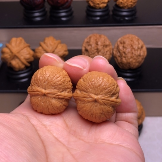文玩核桃把件鸽子蛋42