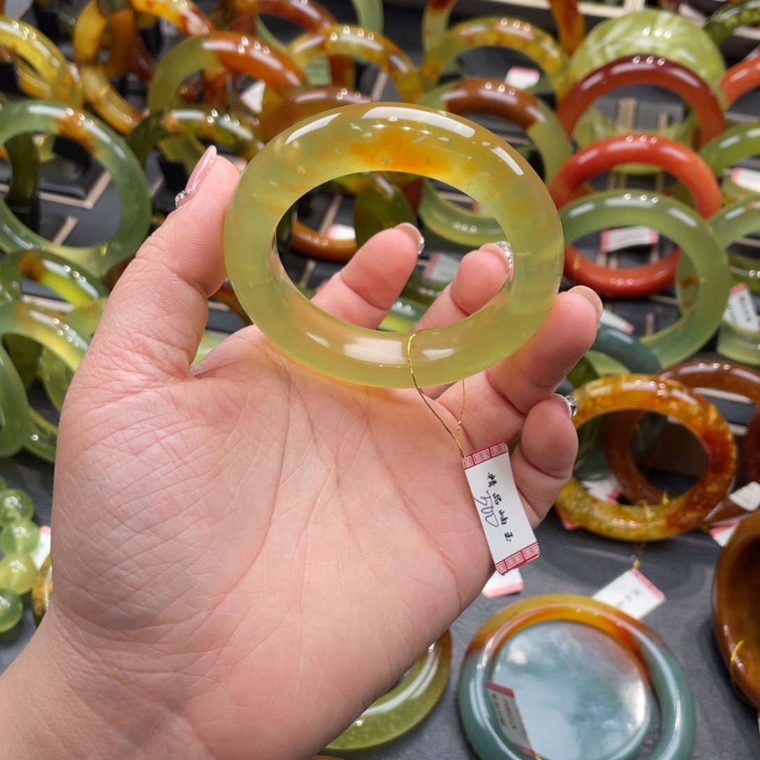 蛇纹石玉手镯未镶嵌