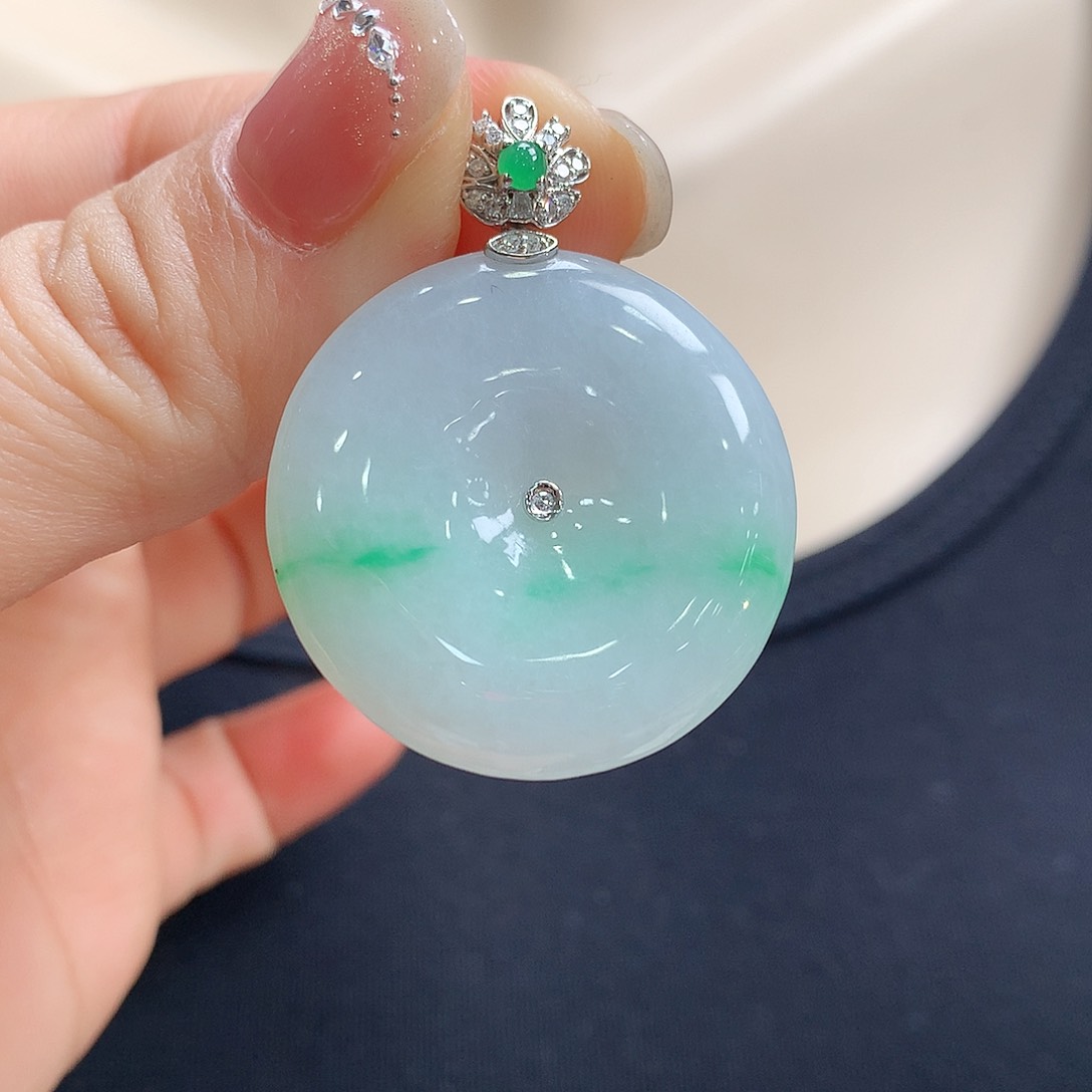 翡翠颈饰18K金镶嵌平安扣