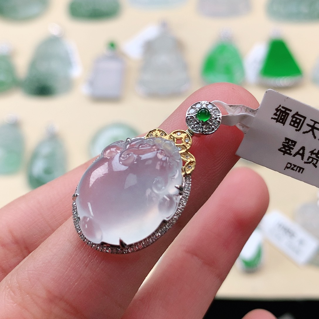 翡翠18K金镶嵌颈饰金蟾