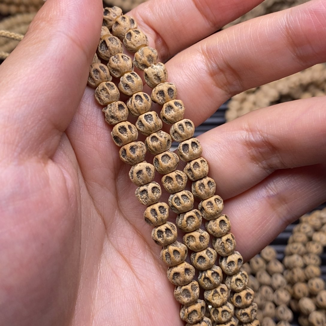 柏香籽/百香籽吊坠噶***?