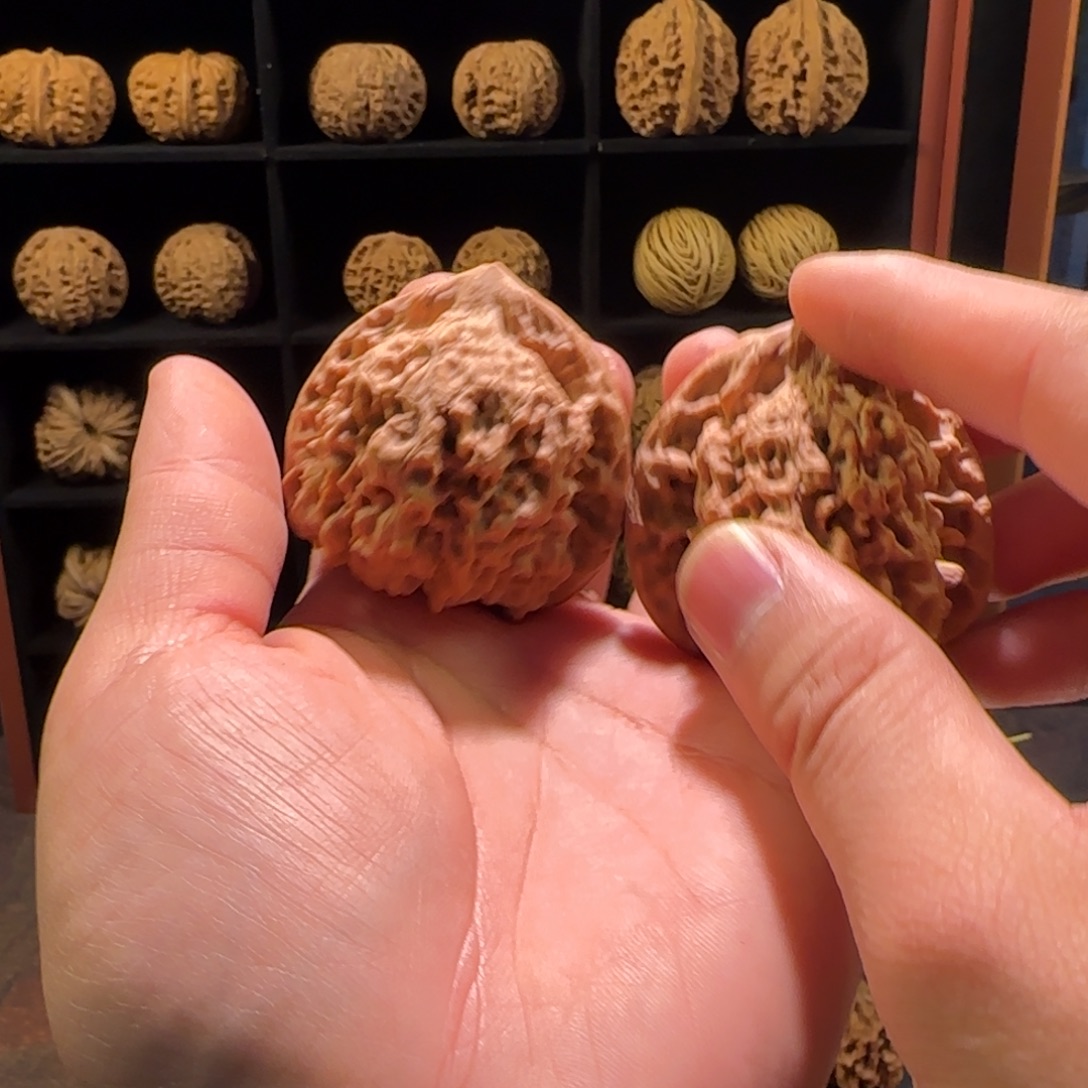 L***X吊坠桃核福利官帽36451