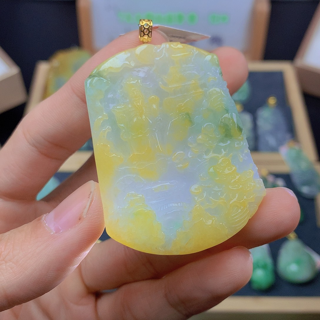 翡翠颈饰18K金镶嵌翡翠