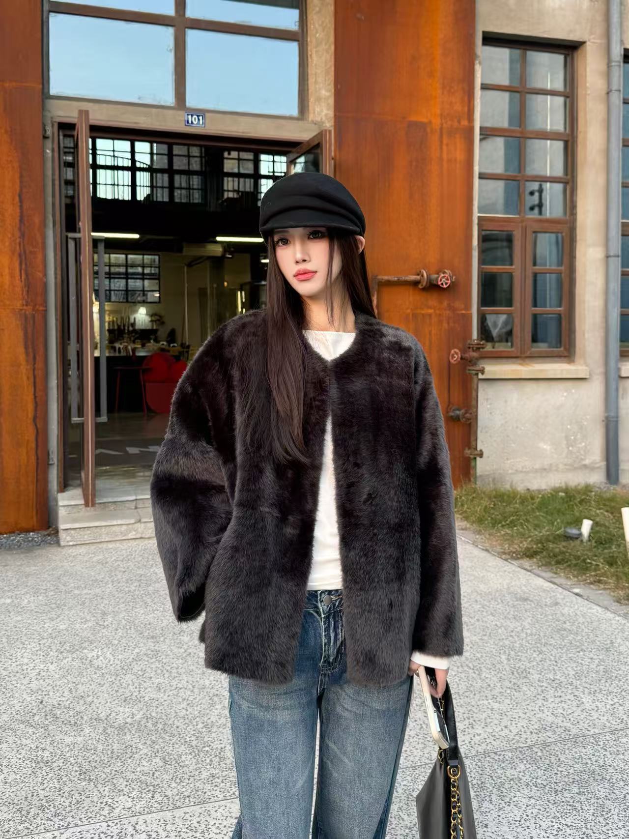 【啾啾家】胎羊皮毛一体拉贡圆领斗篷款女装外套