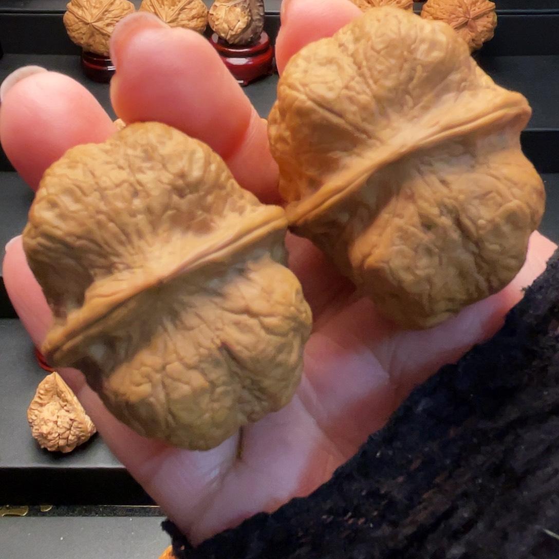 文玩核桃吊坠方尊……