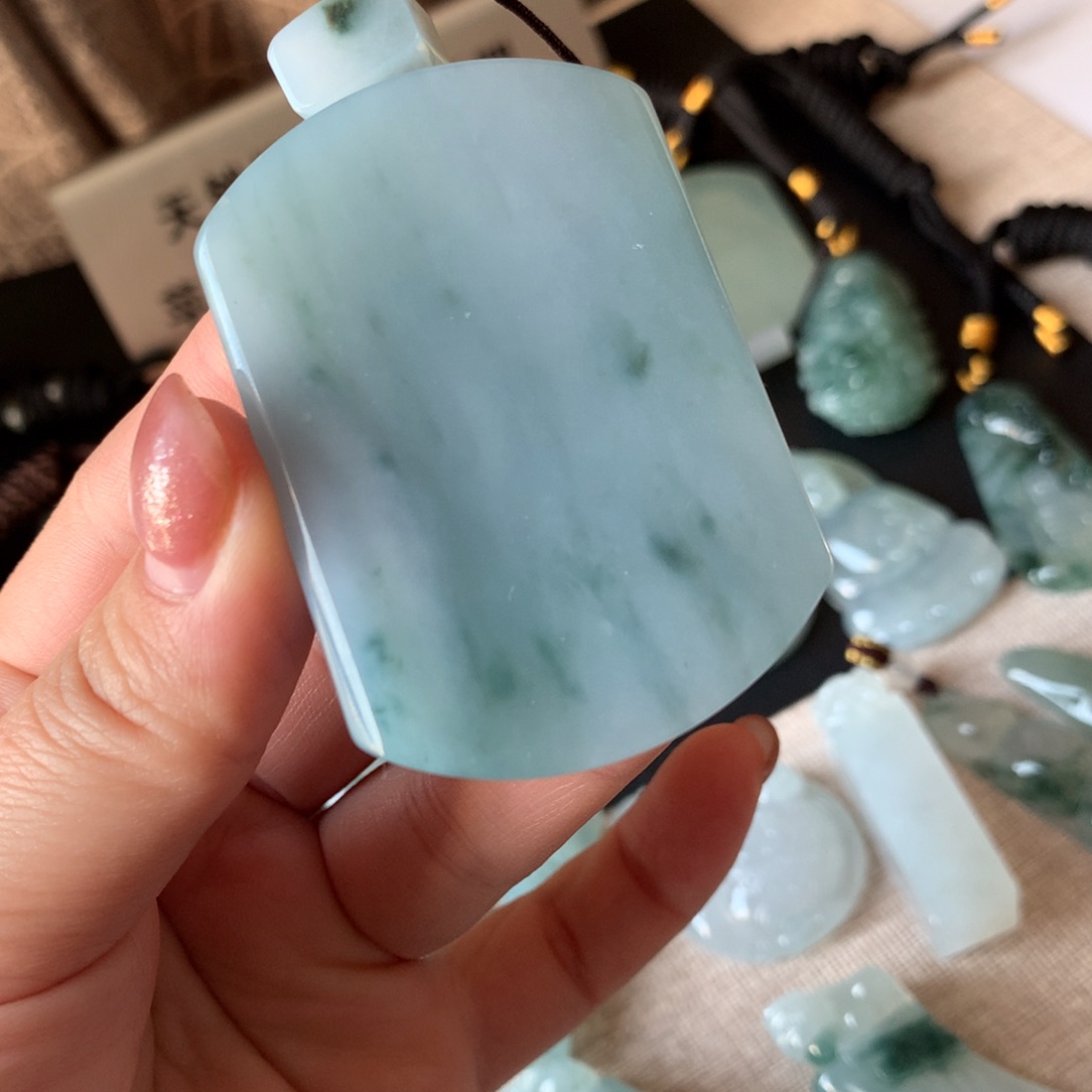 翡翠未镶嵌颈饰翡翠