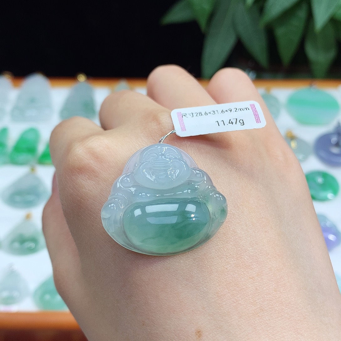 翡翠未镶嵌颈饰佛公