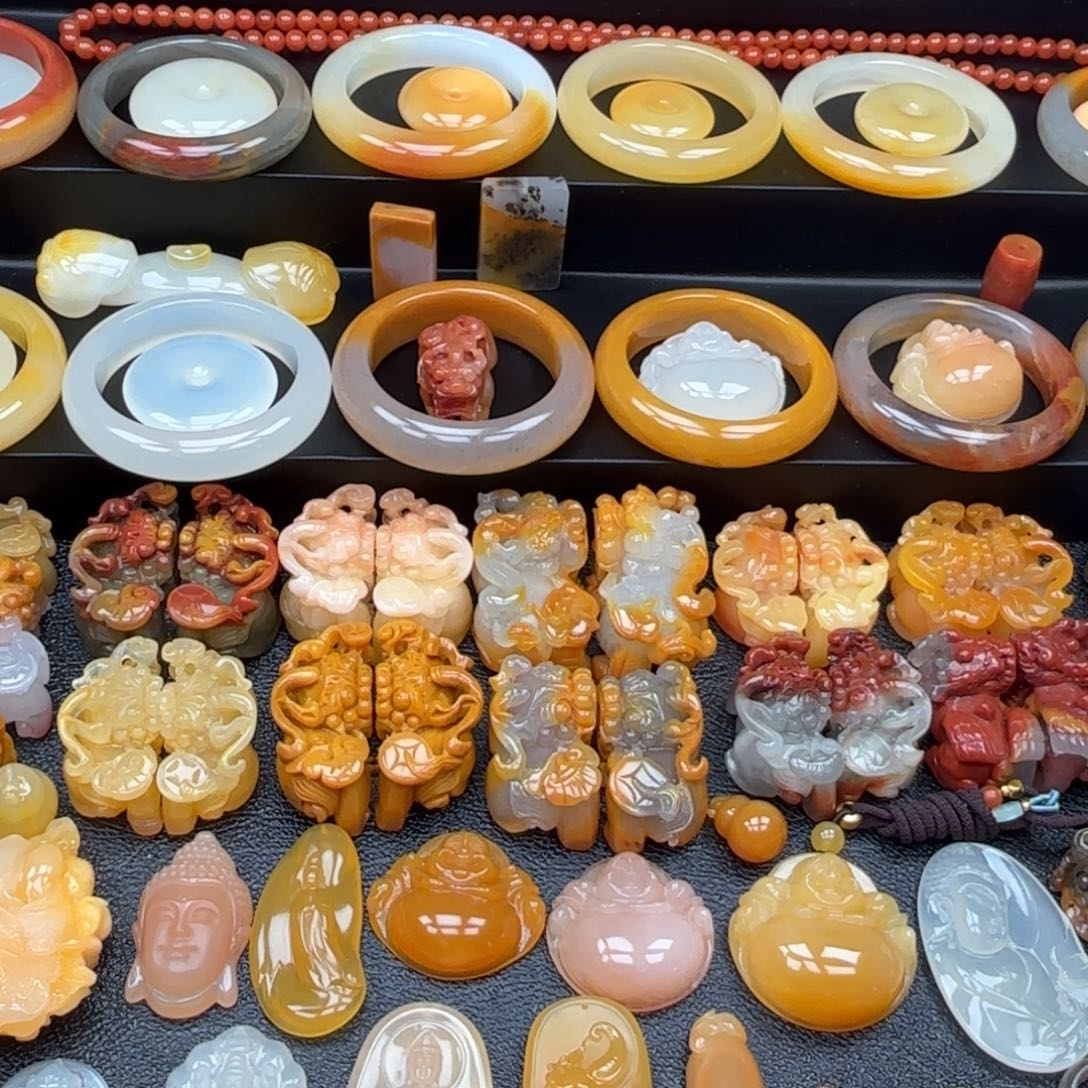 亦***木石英质玉（黄龙玉）合金手镯