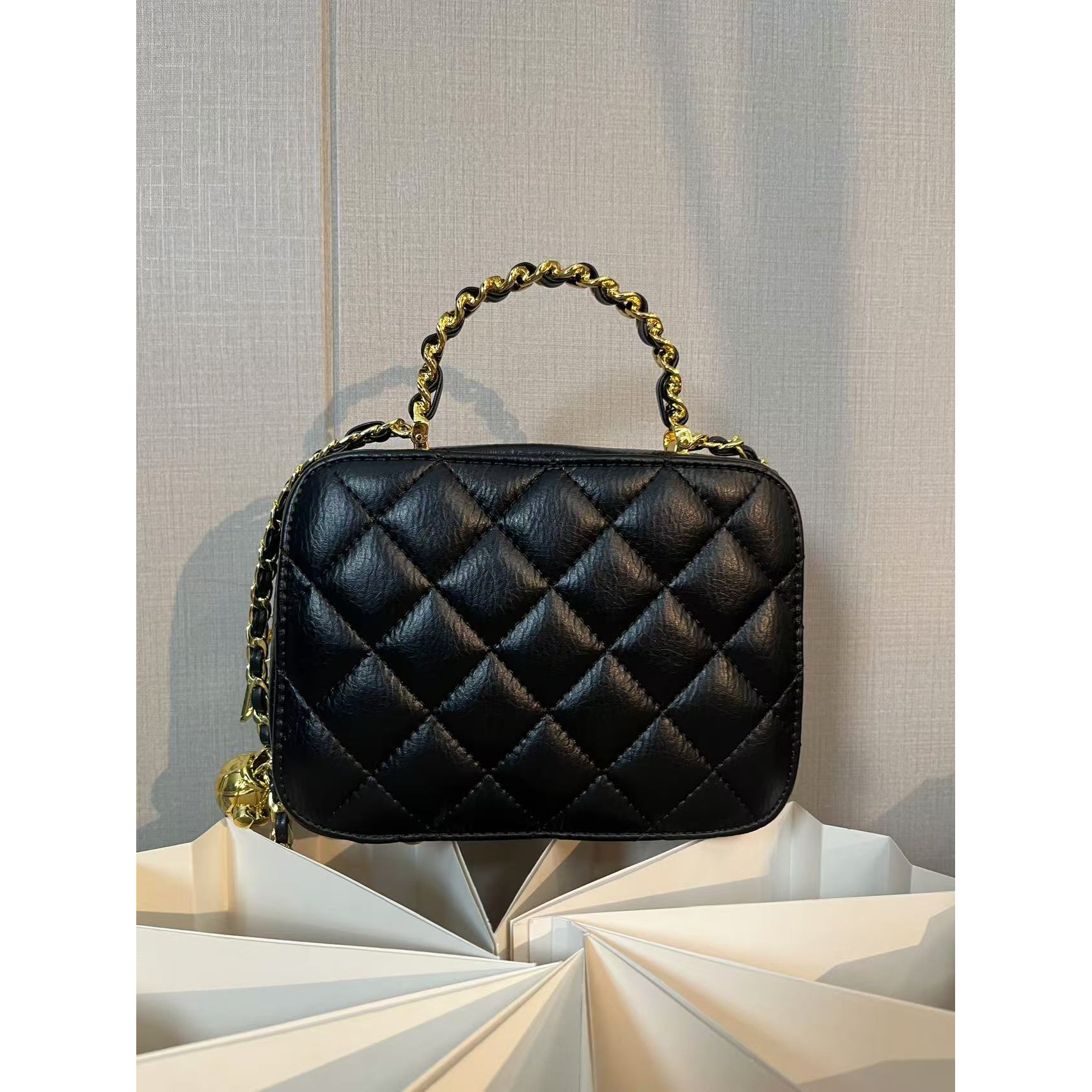 TOLEX2025新款手工百搭金球相机女包黑色