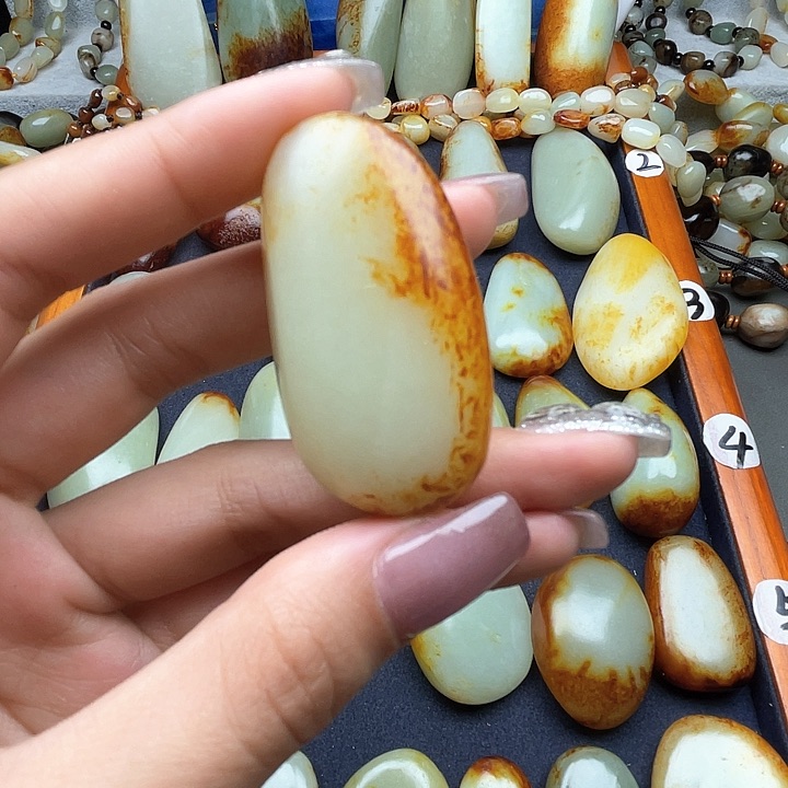 和田玉颈饰未镶嵌大*