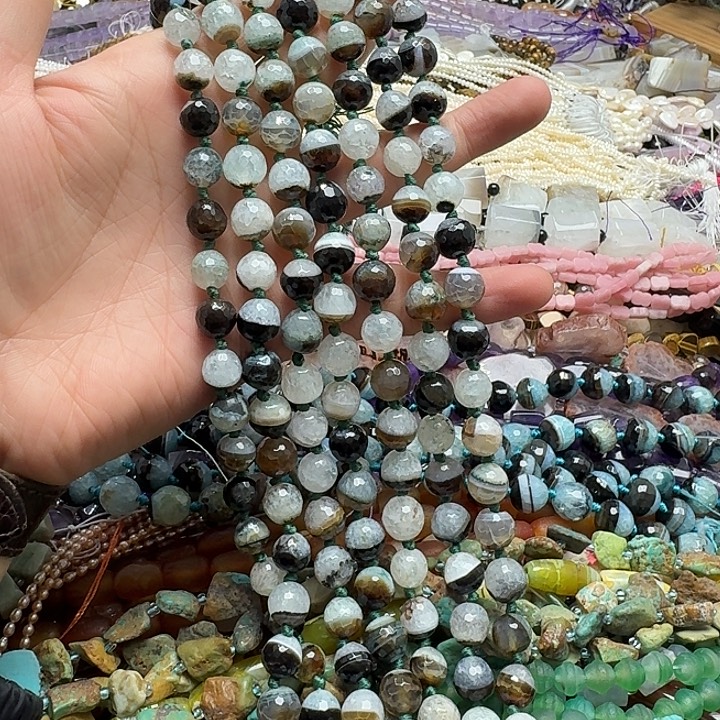 玛瑙/玉髓未镶嵌珠宝半成品一条10mm切面水晶玛瑙共生