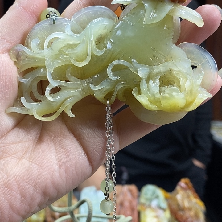 蛇纹石玉未镶嵌颈饰