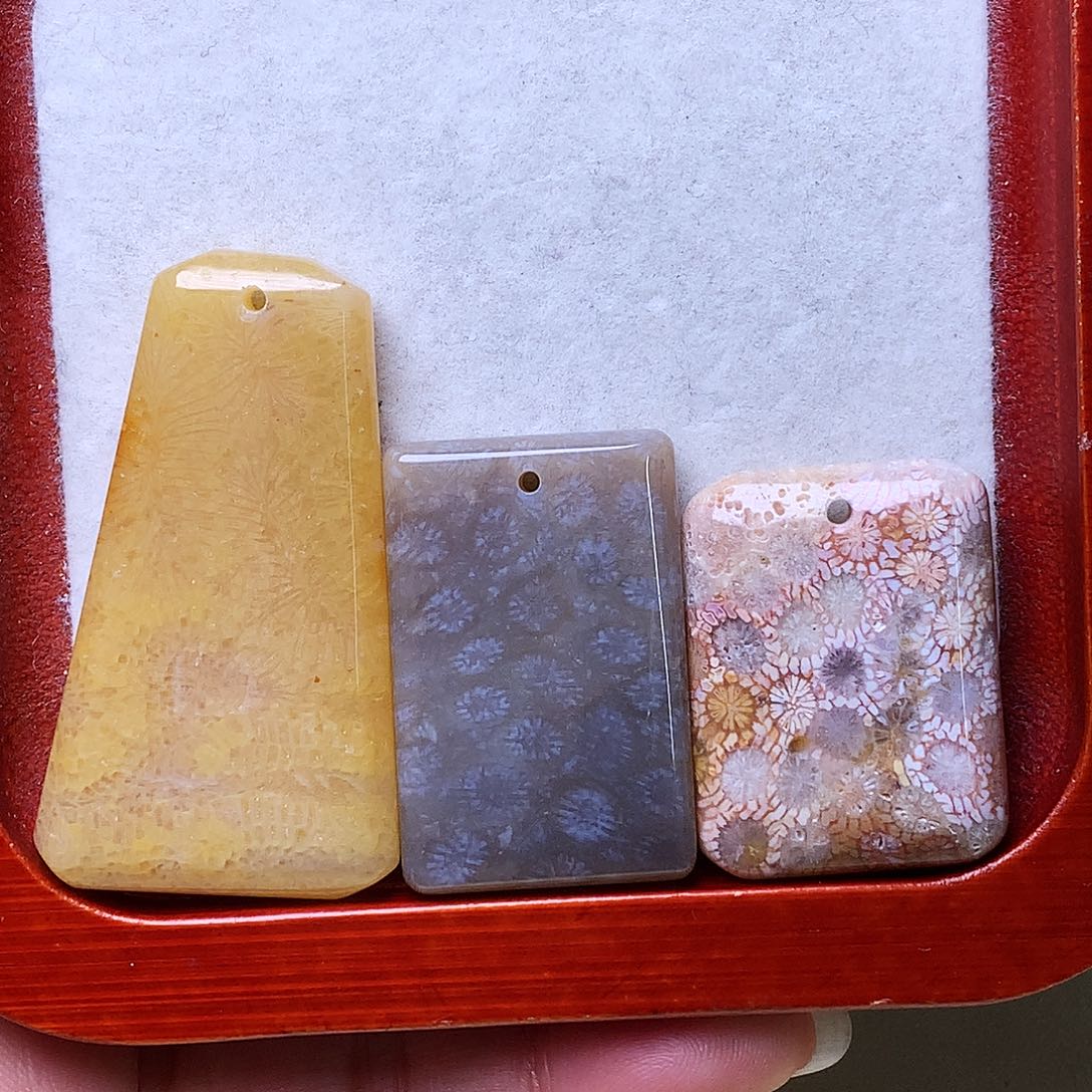 石英质玉颈饰未镶嵌彩*?