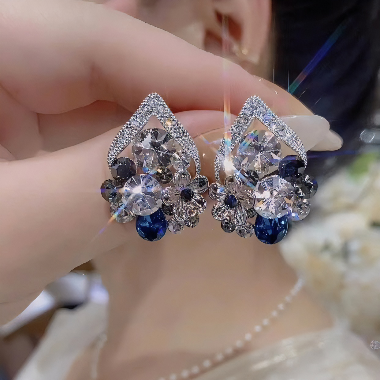 铜合金合成锆石耳饰 时尚气质气场轻奢百搭小众花朵几何耳环