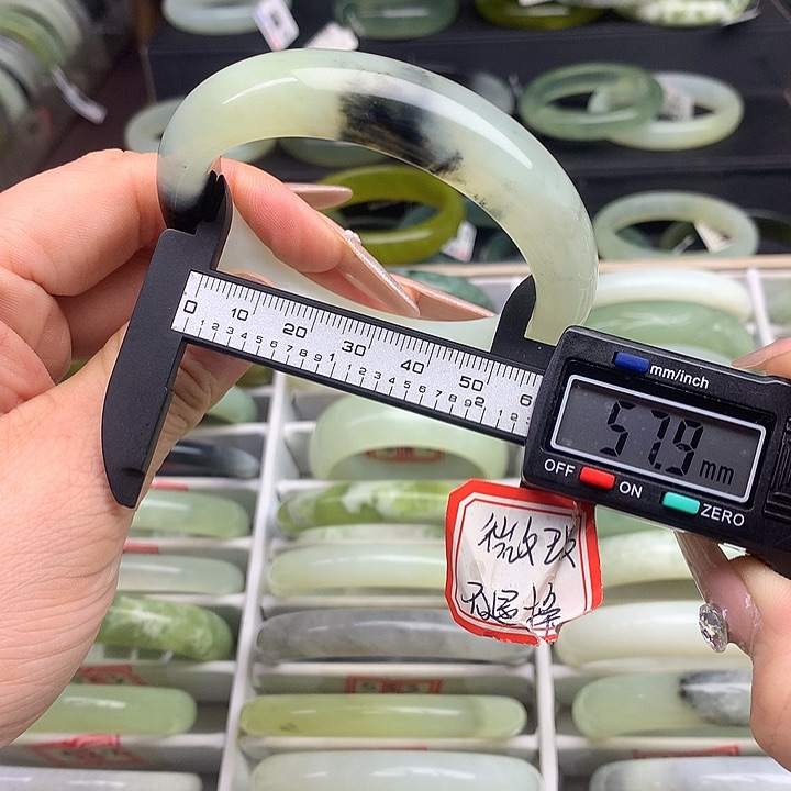 蛇纹石玉手镯未镶嵌538