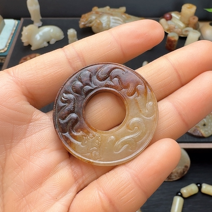 和田玉挂件未镶嵌孤****?