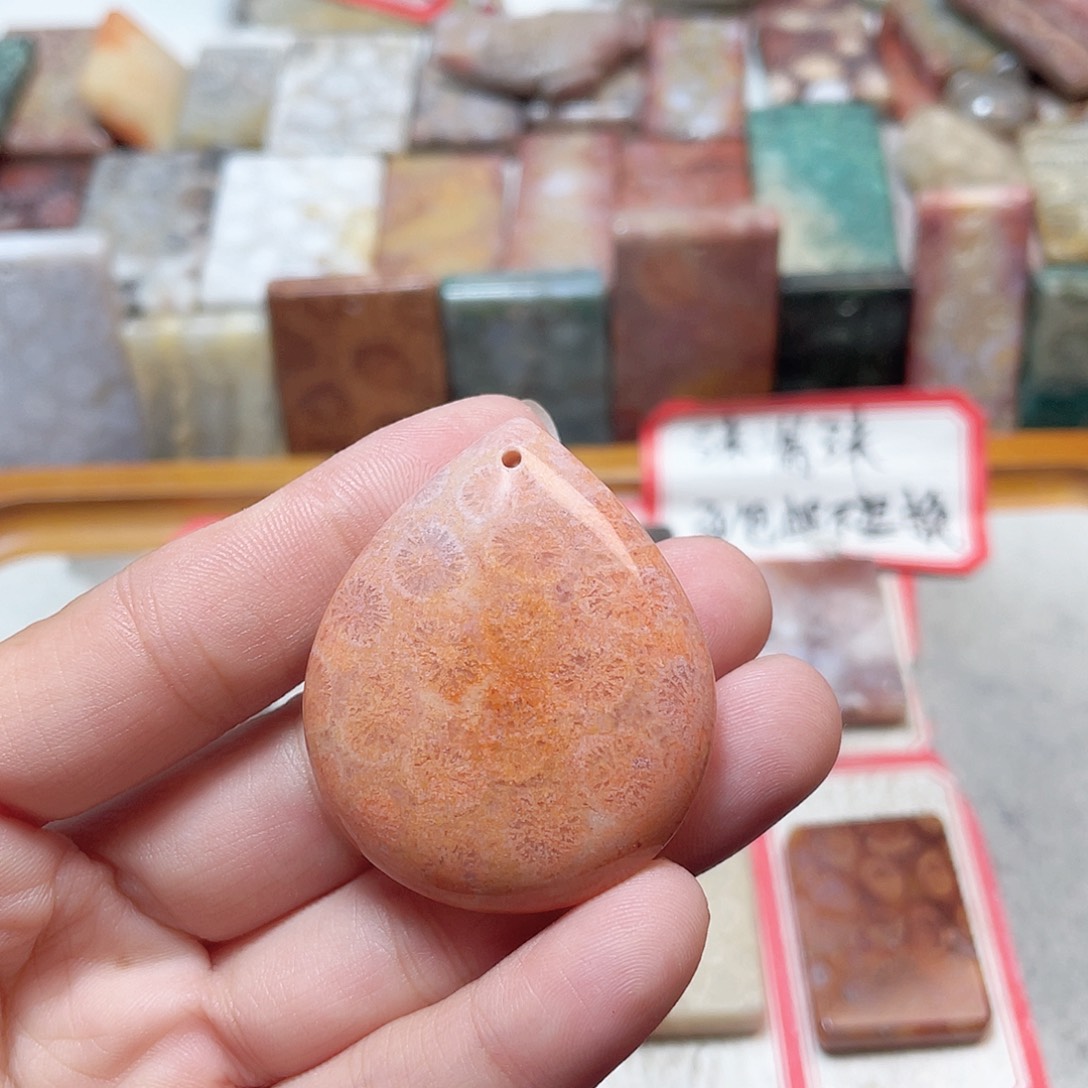 硅化珊瑚（珊瑚玉）合金颈饰