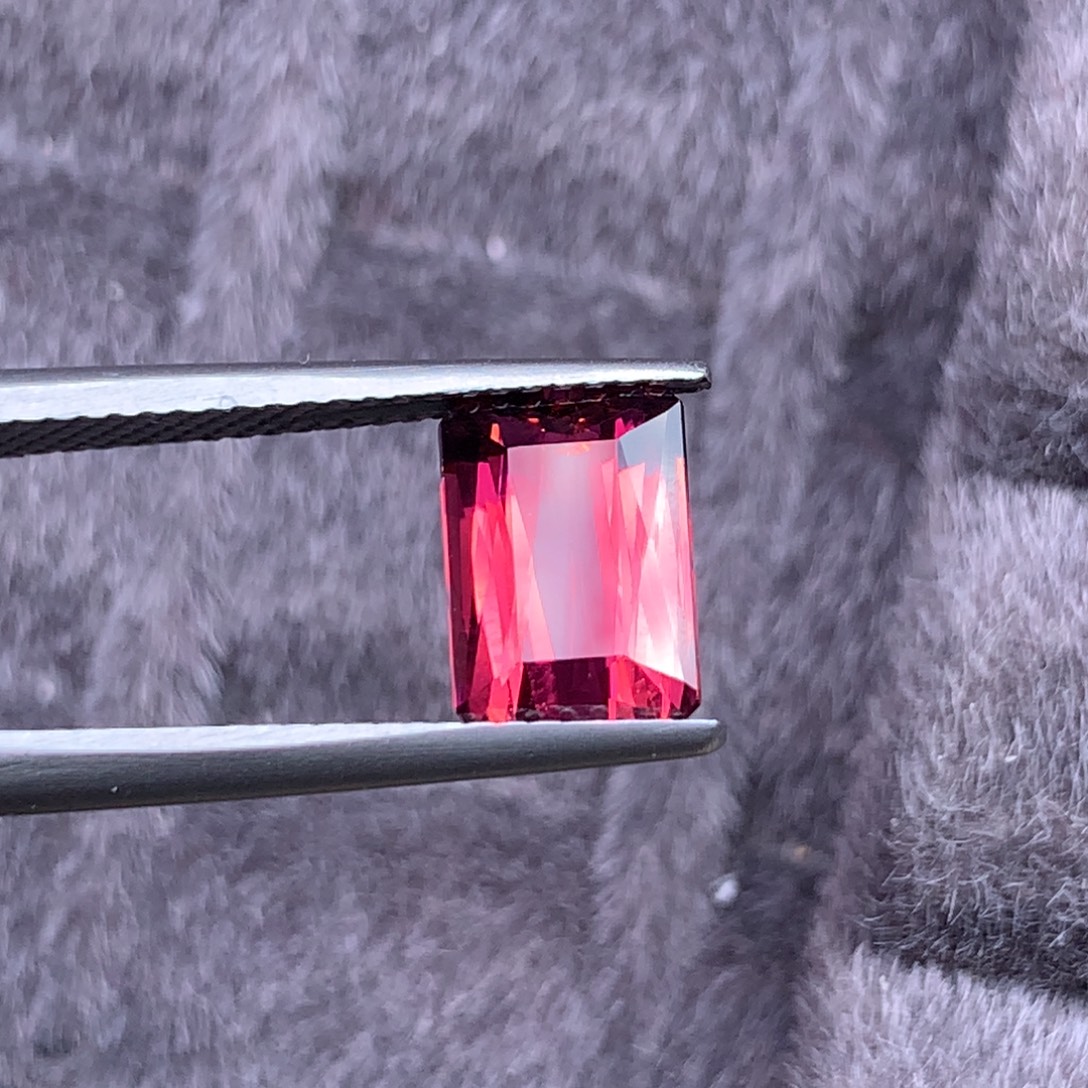 未镶嵌裸石碧玺2.38克拉粉红色碧玺