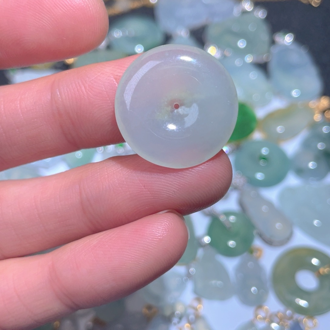 翡翠颈饰未镶嵌翡翠