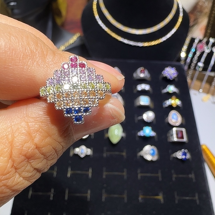 陶花**女陶瓷制品和其他