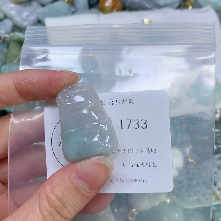 翡翠颈饰9K金镶嵌翡翠
