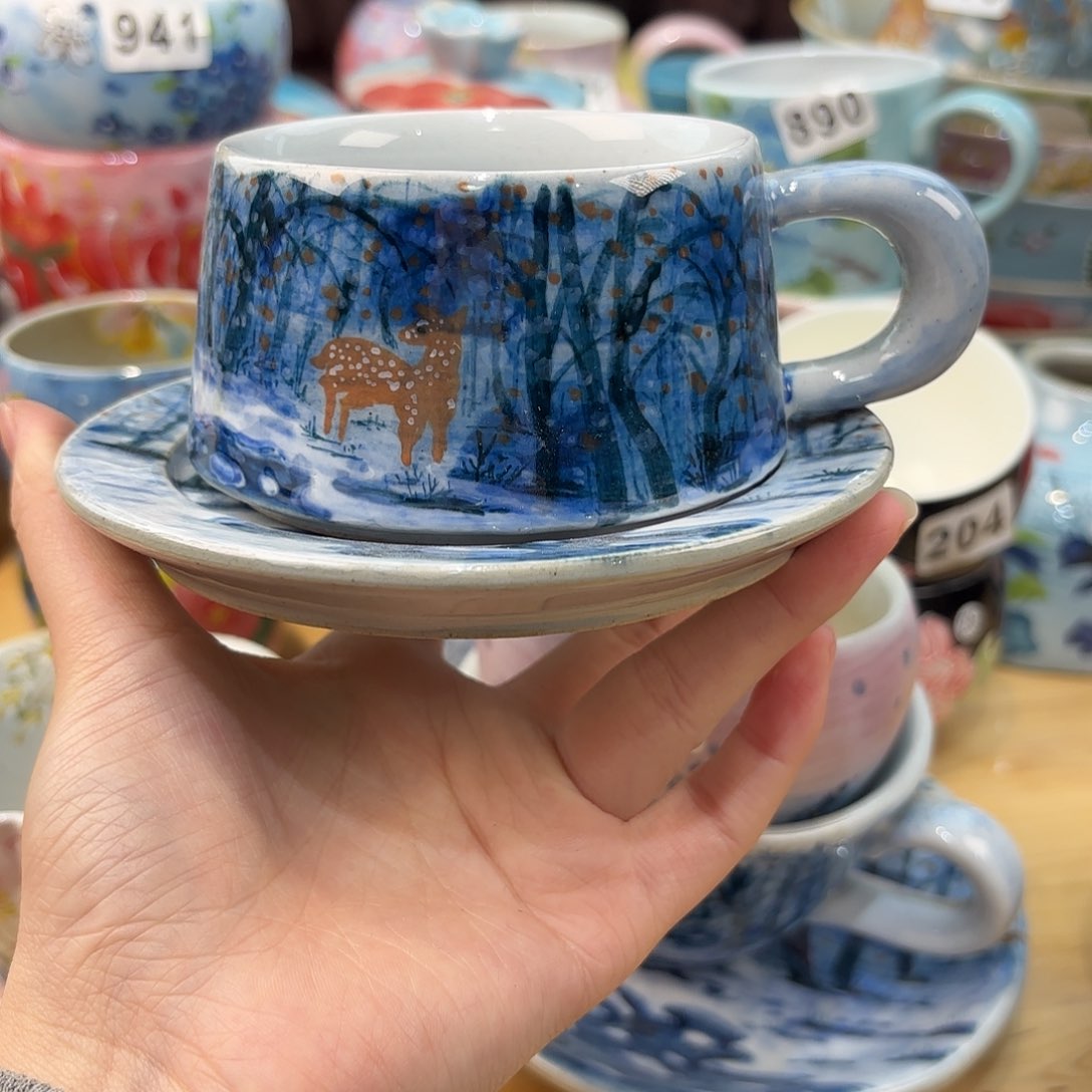 瓷片兔兔好可爱呀打个