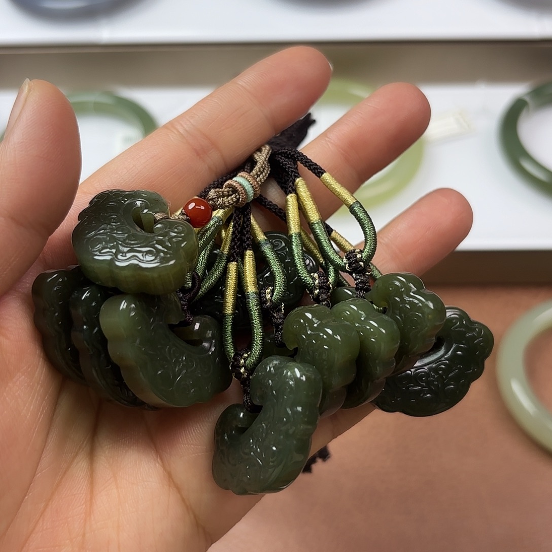 和田玉未镶嵌手镯拍一发一