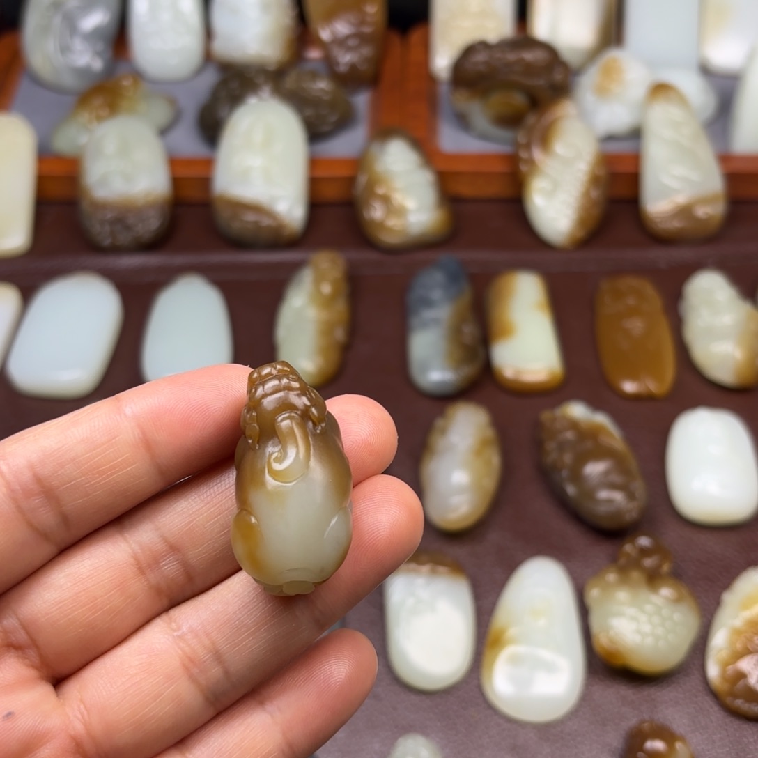 和田玉（糖玉）颈饰未镶嵌