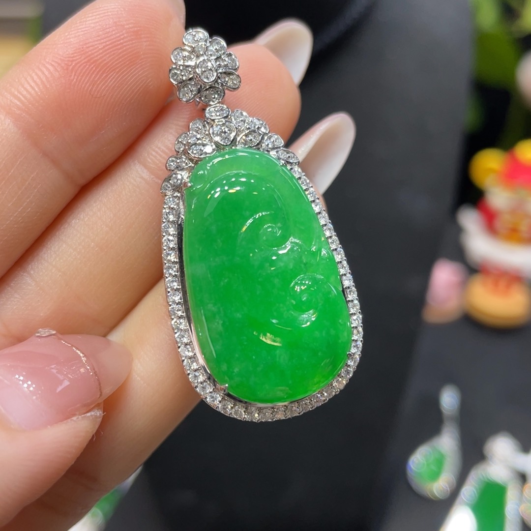 翡翠18K金镶嵌颈饰天然缅甸翡翠a货