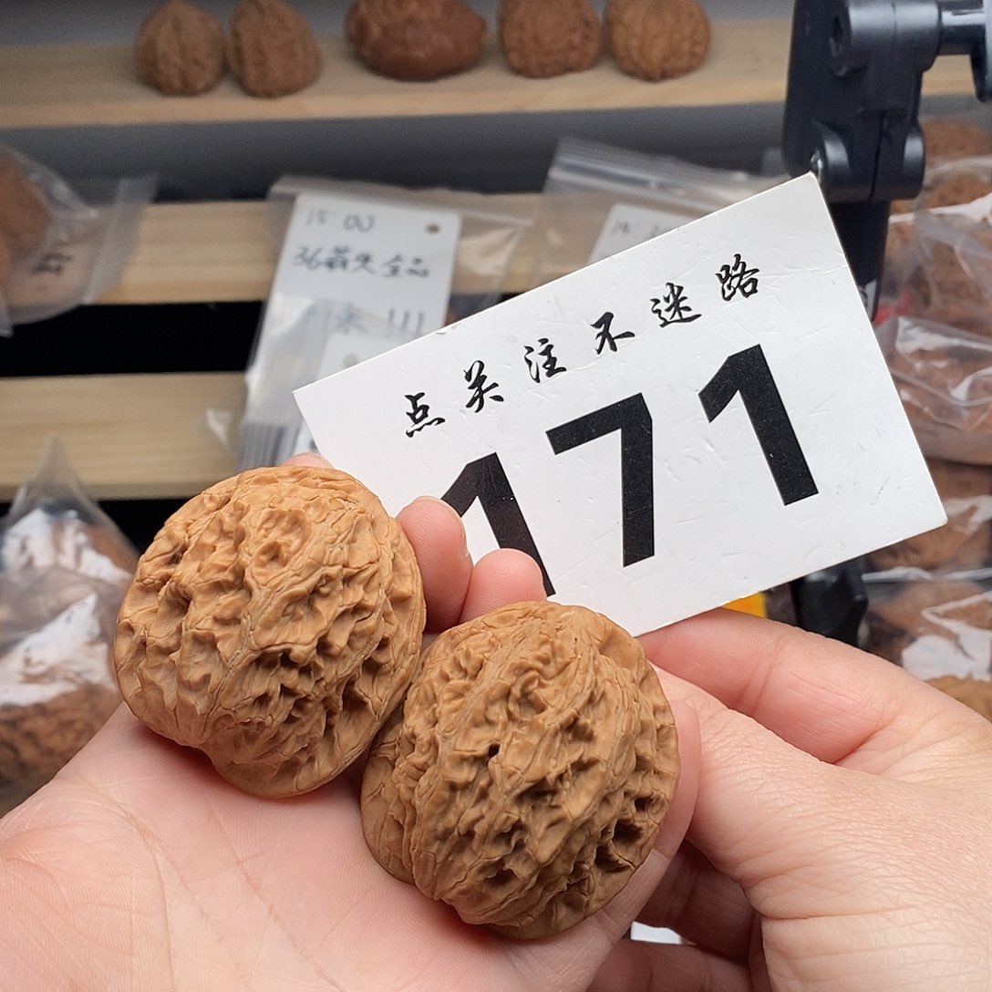 核桃42鸭蛋虎头。          