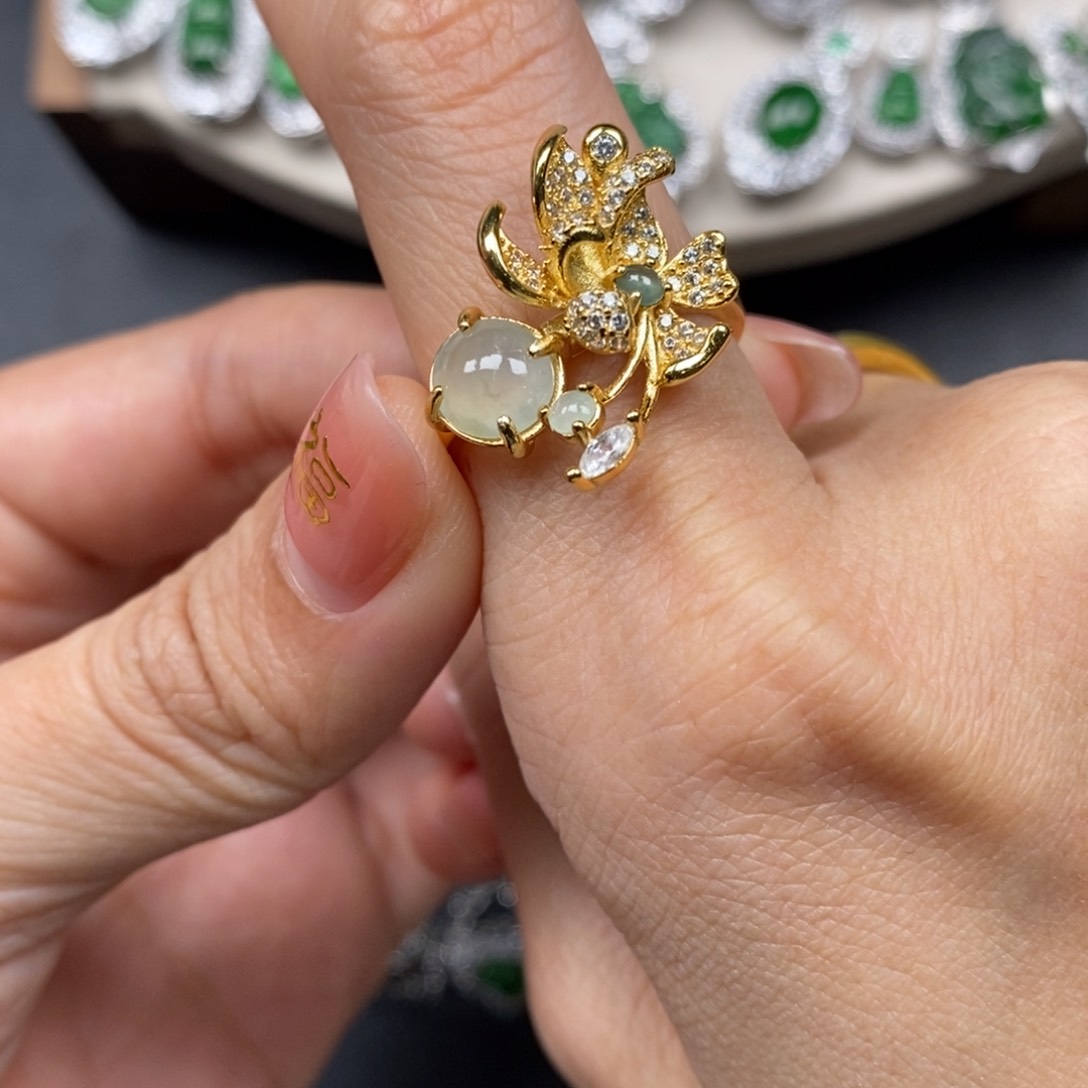 翡翠颈饰未镶嵌翡翠