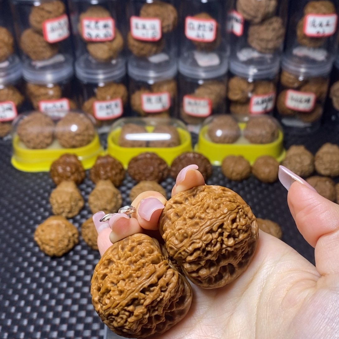 文玩核桃吊坠南疆石41.5