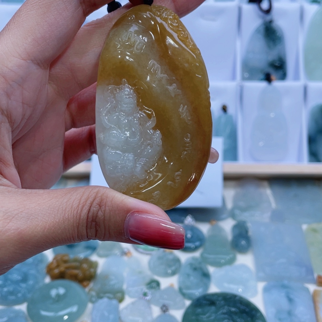 翡翠颈饰未镶嵌旷*