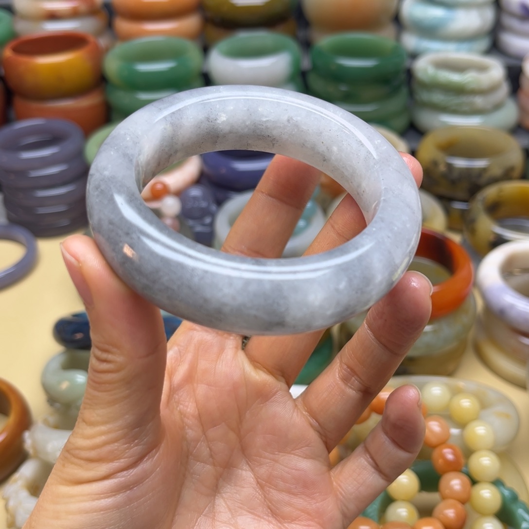 石英质玉手镯未镶嵌君