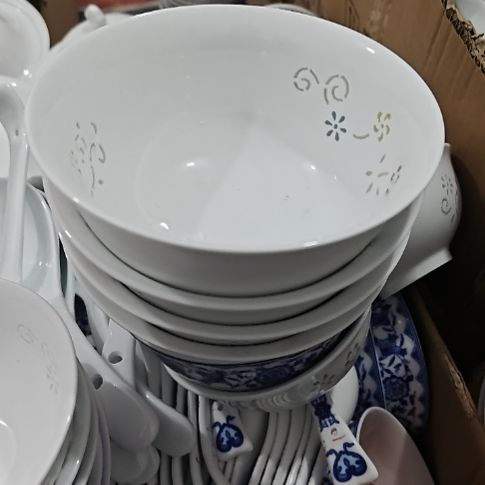 瓷玲珑七彩6寸面碗4个微瑕疵