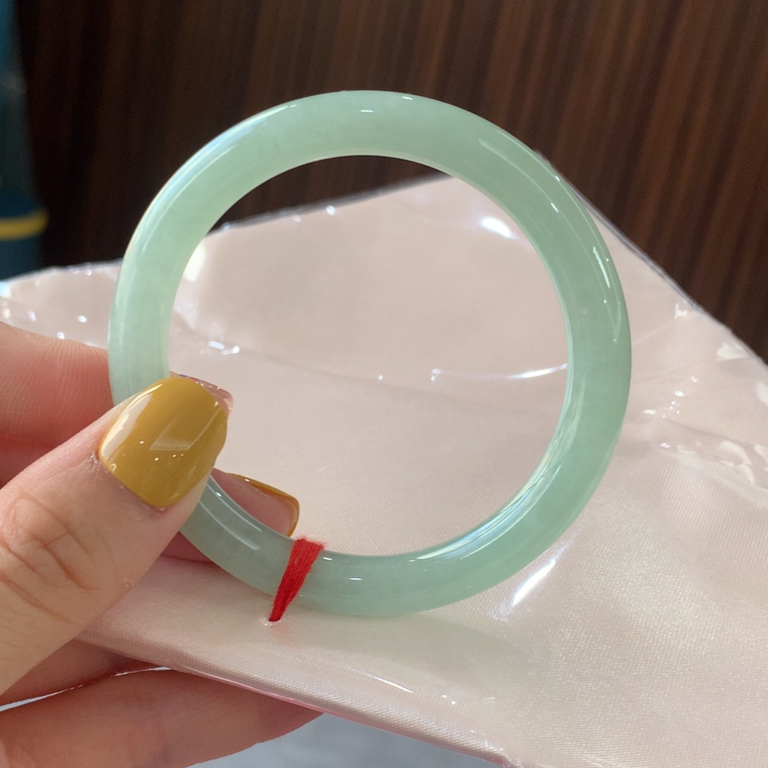 翡翠手镯未镶嵌翡翠手镯未镶嵌53.2圈口