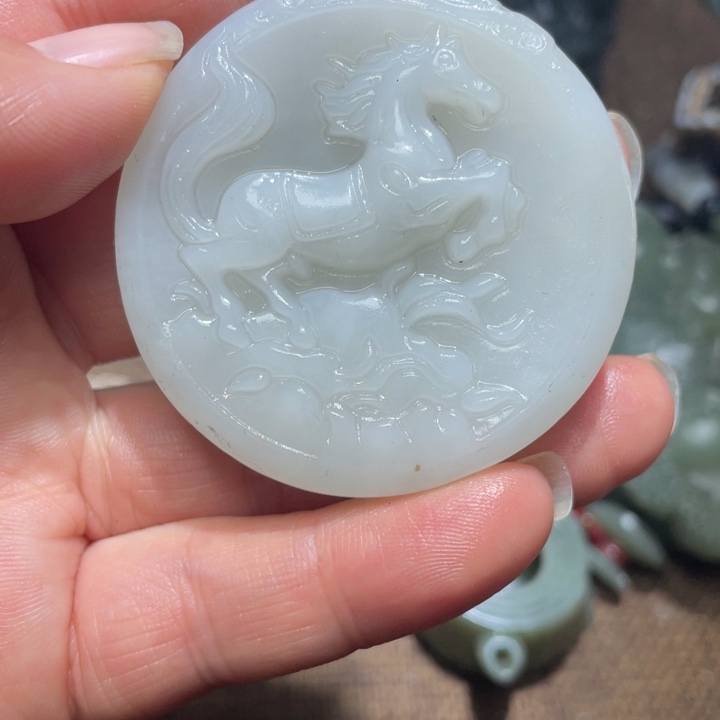 和田玉未镶嵌把件