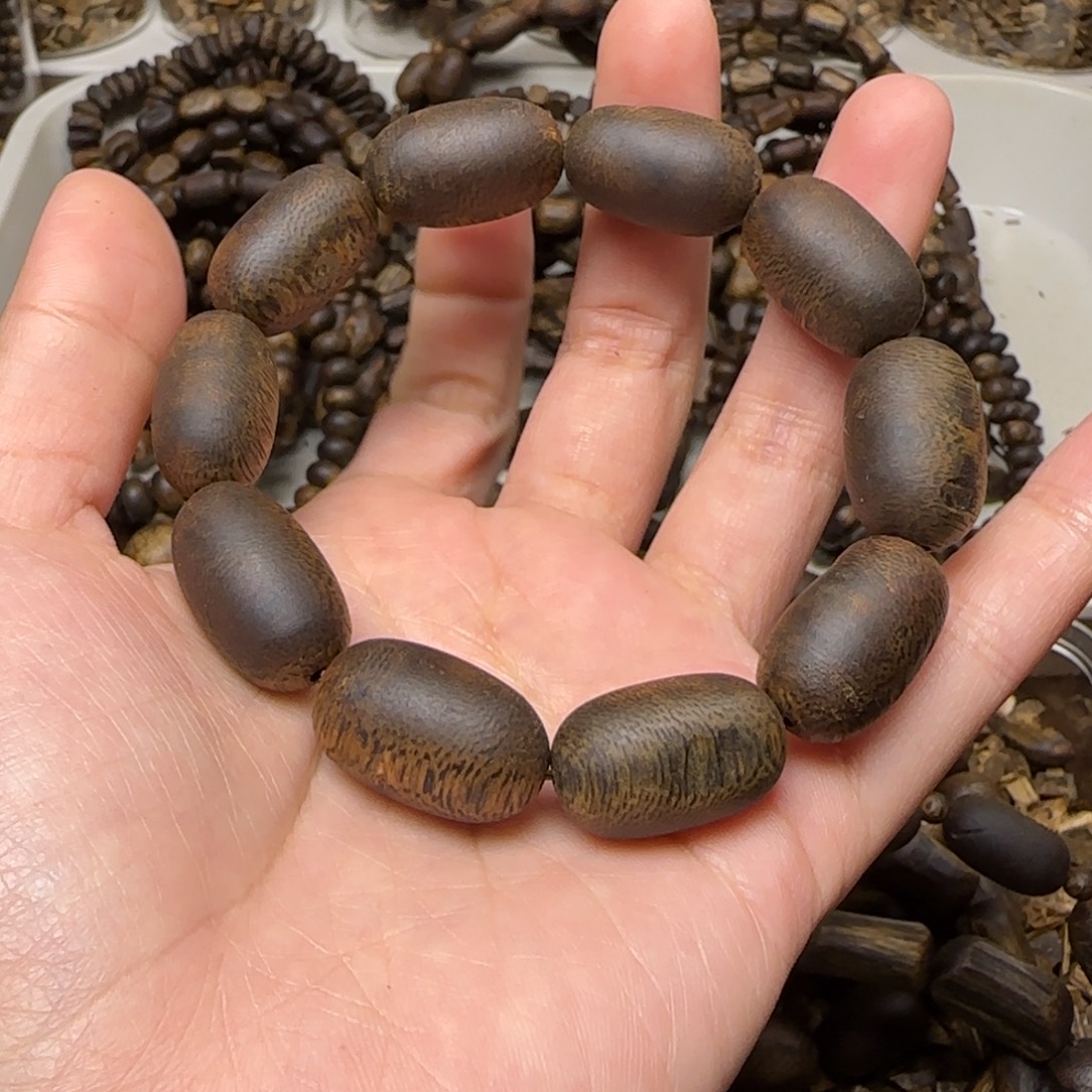 *****沉香手串单圈高油留疤老料17.6克