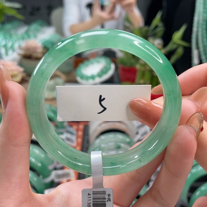 石英质玉手镯未镶嵌天然A货非洲翠手镯