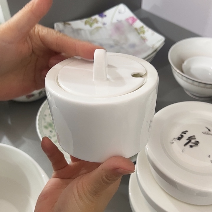 瓷片微瑕骨瓷调料罐一个