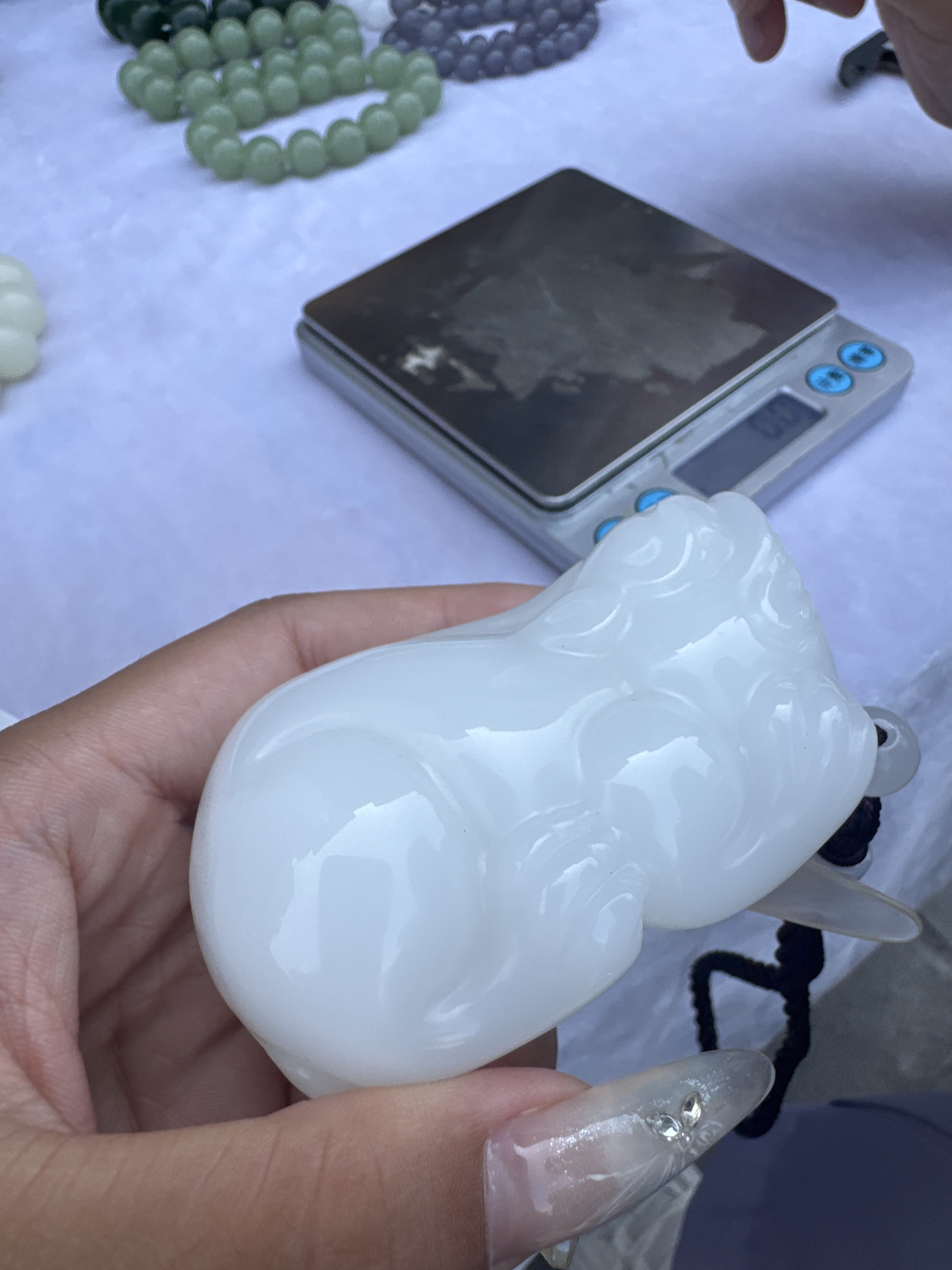 高端大气貔貅手把件白