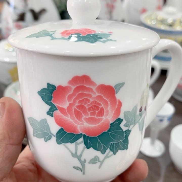 壶釉下五彩的瓷器和瓷器