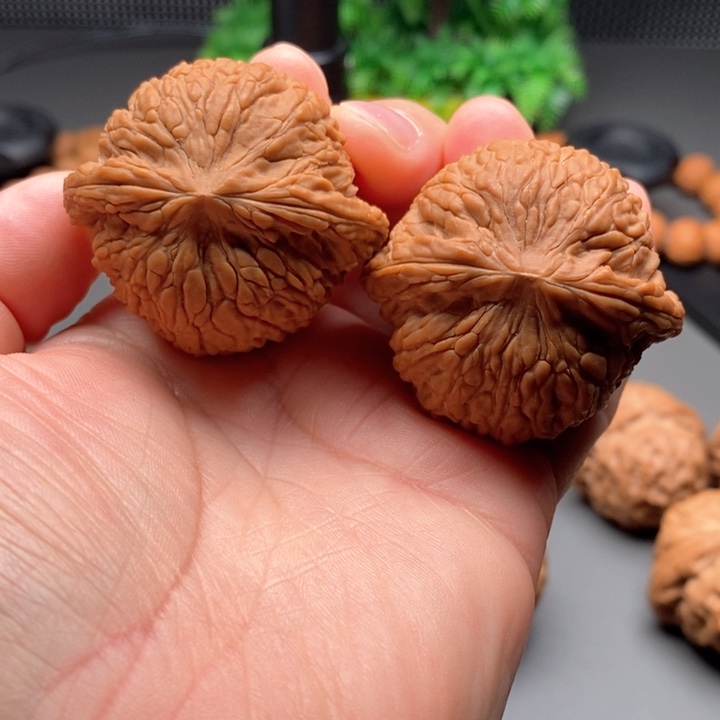 文玩核桃把件绣球