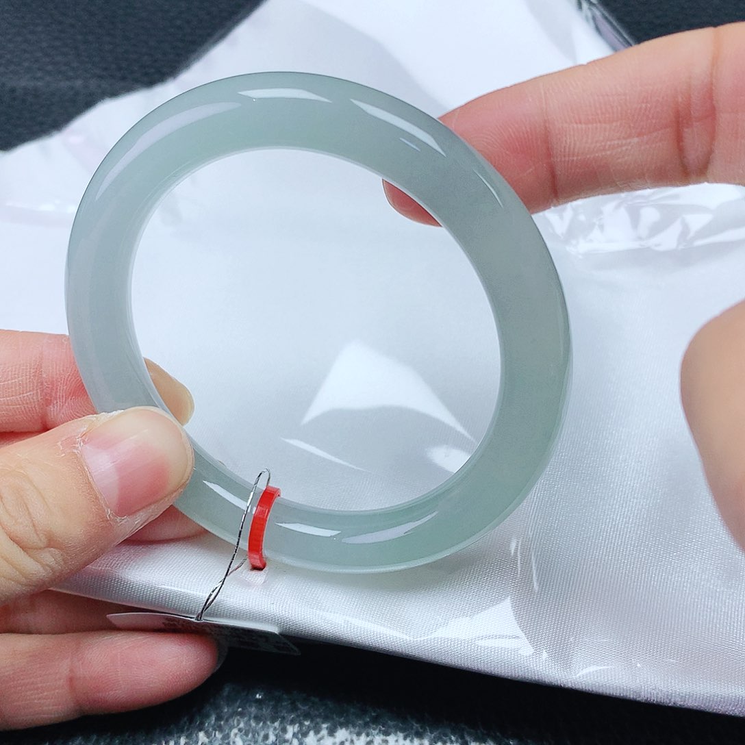 翡翠手镯未镶嵌51圈