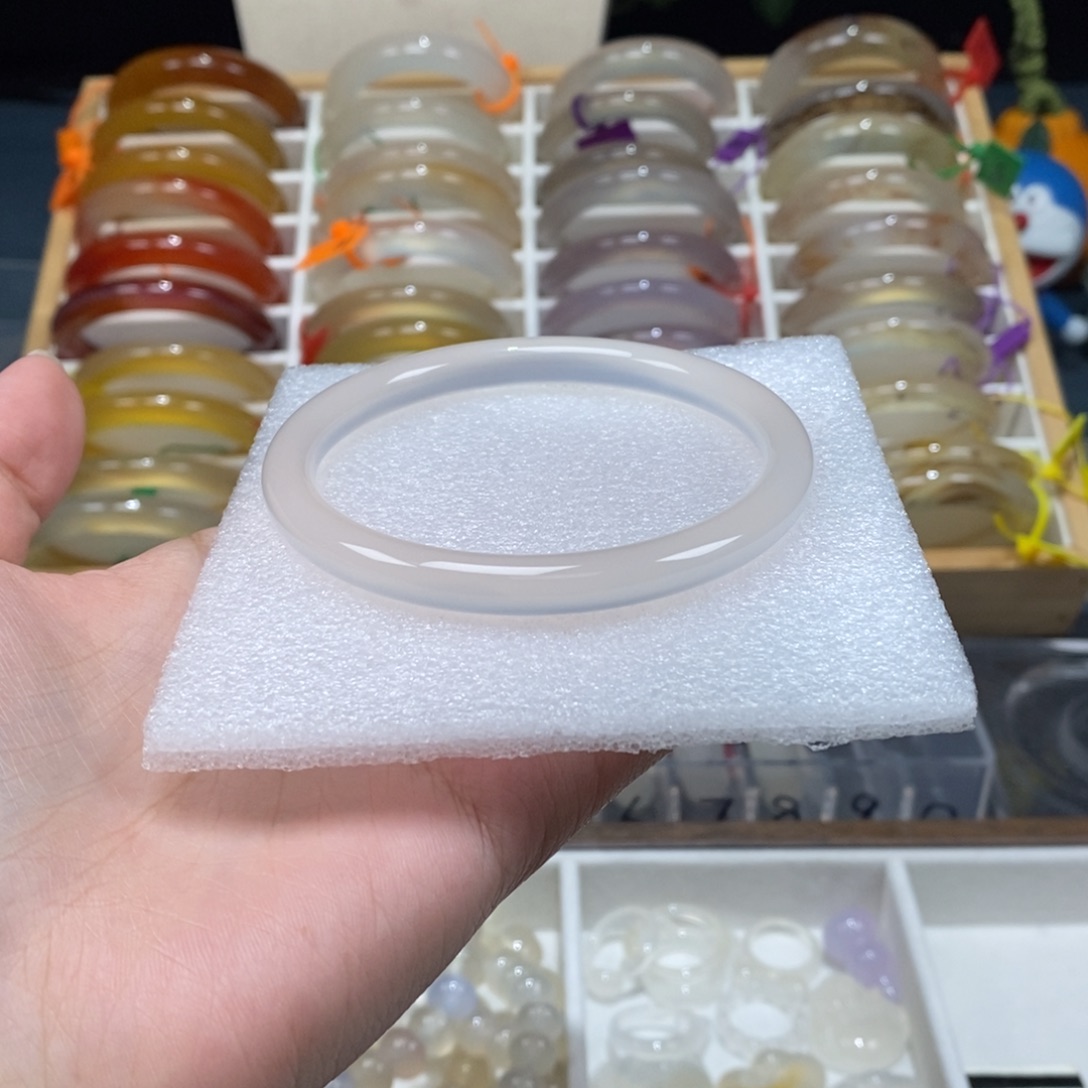 玛瑙/玉髓未镶嵌手镯62圈圆条