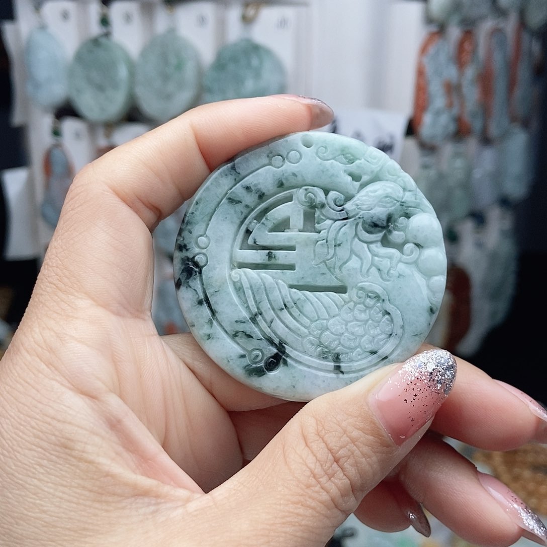 翡翠颈饰未镶嵌翡翠