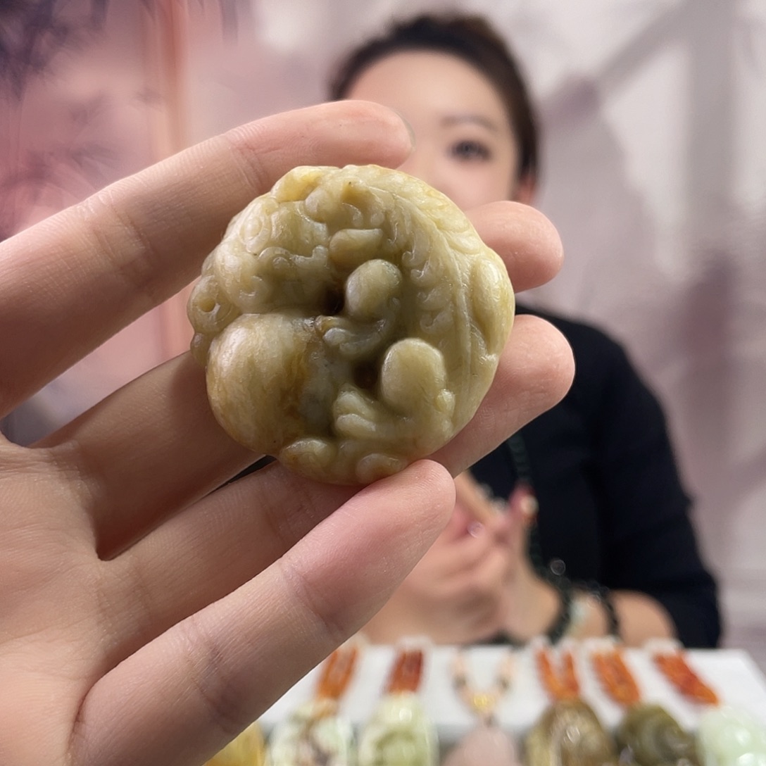 蛇纹石玉未镶嵌颈饰